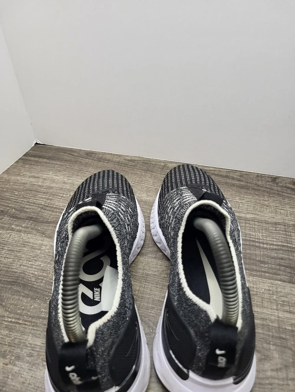 Nike React Phantom Run Flyknit 2 Women's Size 6 Running Shoes Black White Oreo